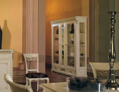 Showcase in white lacquer on a massive basis Villa, Arve Style