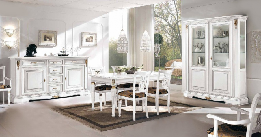 For dining room set in white lacquer with carvings Vivre Lux, Arve Style