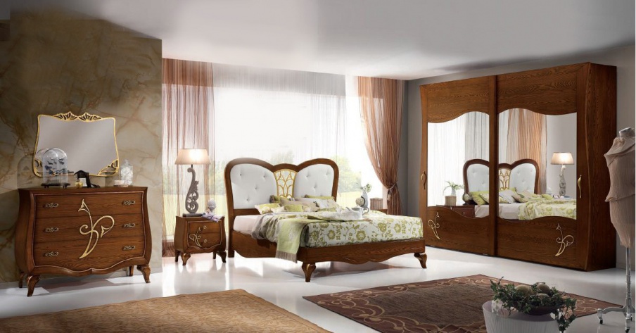 Set for bedroom in walnut veneer with gilding Chantal, Arve Style