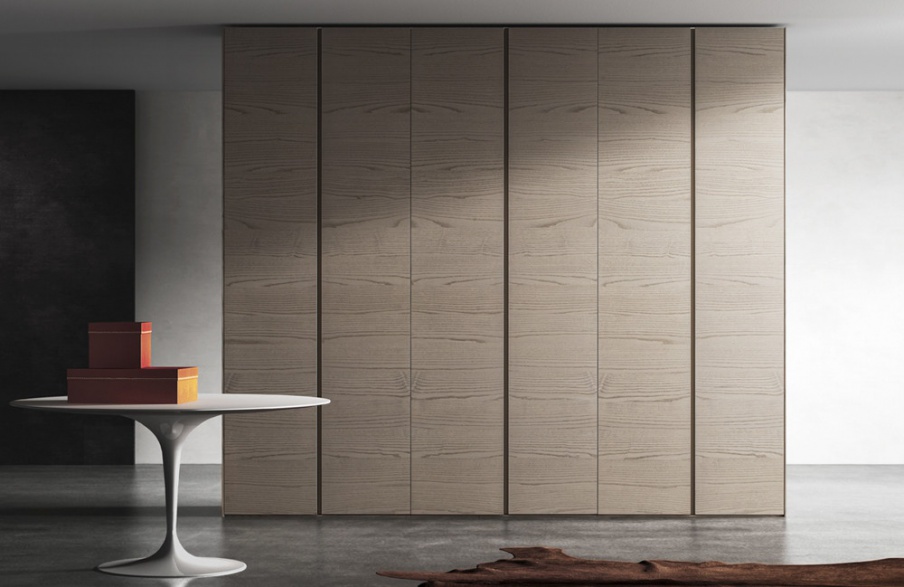 Wardrobe made of natural wood Gola, Cenedese