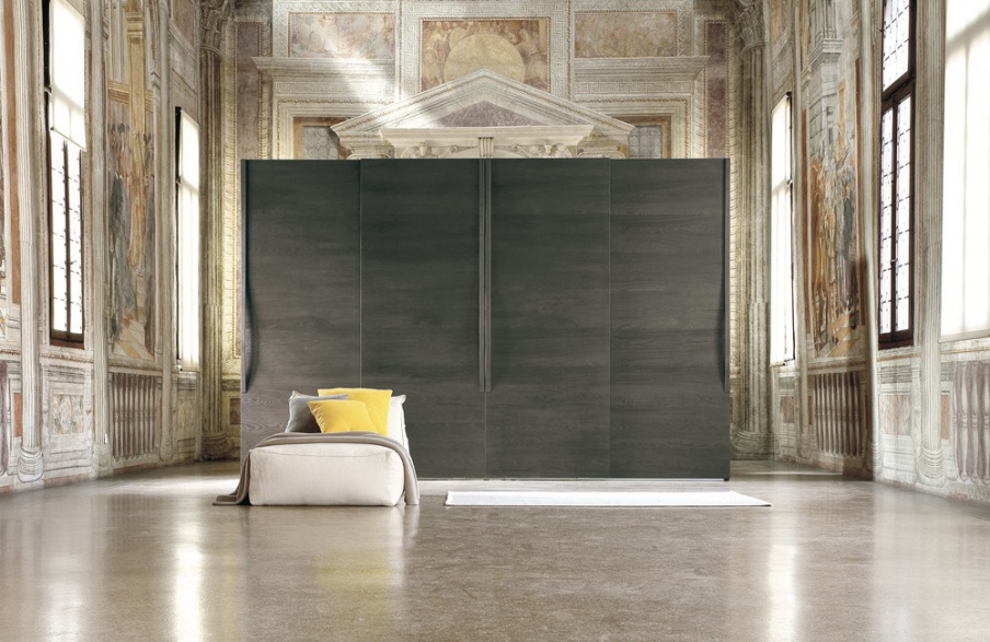 Wardrobe made of natural wood Plana, Cenedese