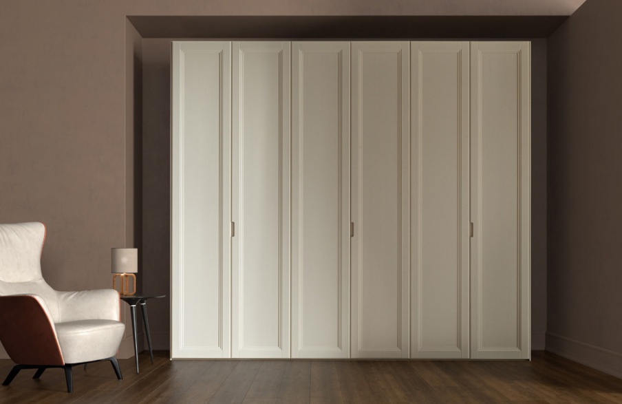 Wardrobe made of natural wood Battista Traverso, Cenedese