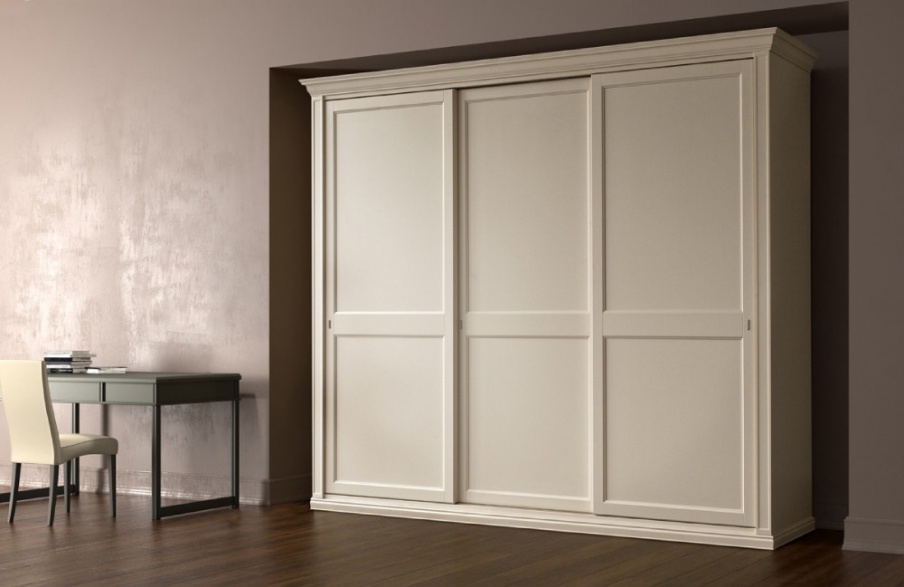 Wardrobe made of natural wood and David Traverso, Cenedese