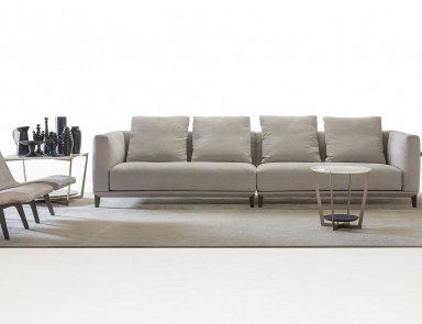 The four-seater Dylan sofa by Alberta Salotti