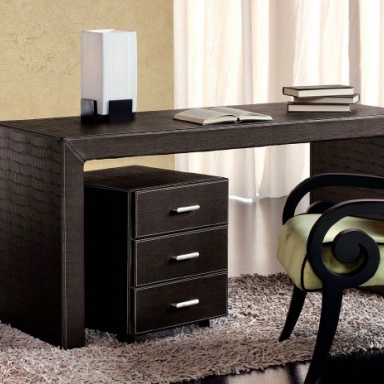 Desk Square, Formerin