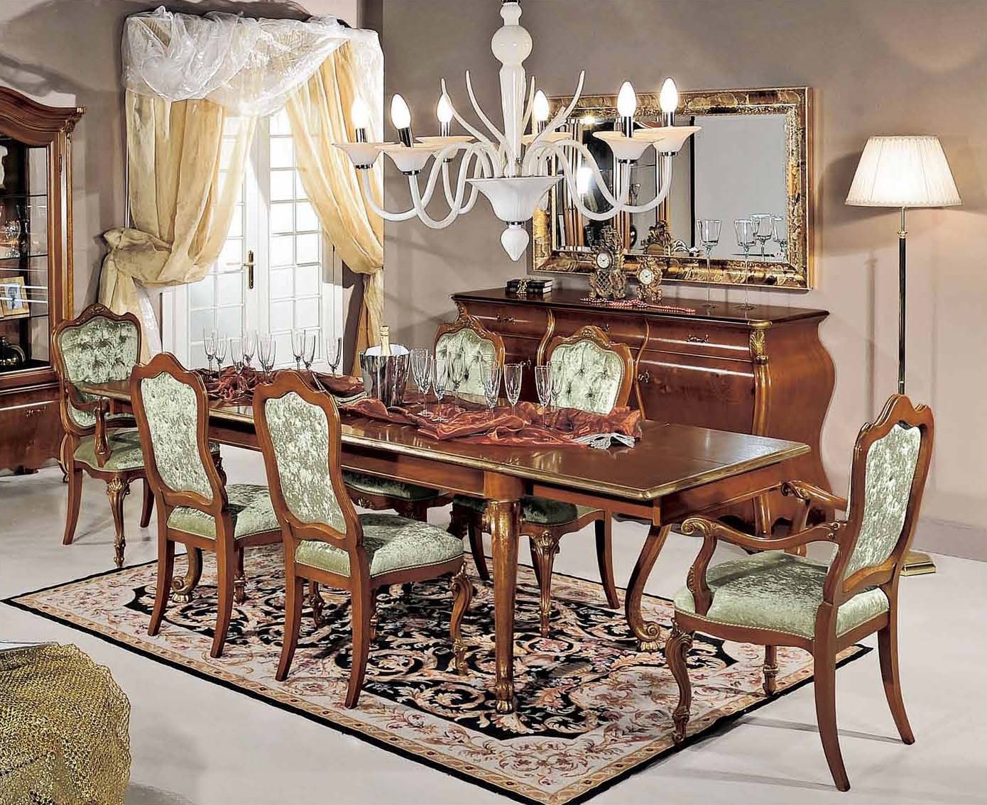 Sliding dining table in classic design with frame made of wood