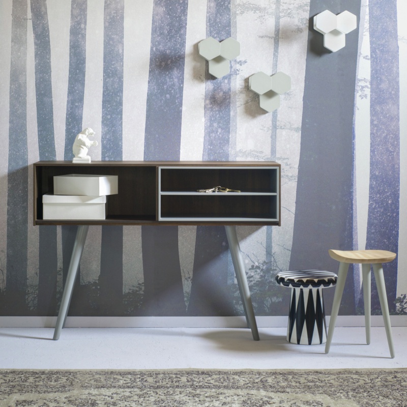 The console is natural wood Olivia, Miniforms 