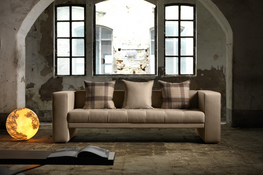 Sofa with wooden frame Tubby, Domingo Salotti