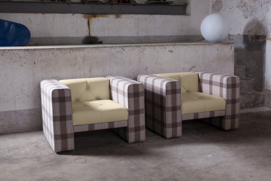 Chair upholstery in a combination of Tubby Domingo Salotti