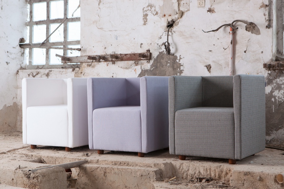 Seat with concealed frame Bettie, Domingo Salotti