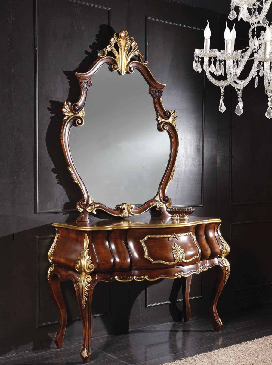 The console is natural wood Veneziana, Scappini & C