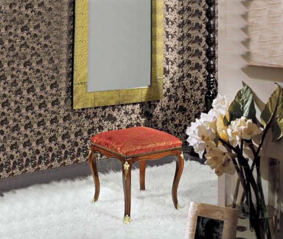 Ottoman with decorative legs, Mirandola Export