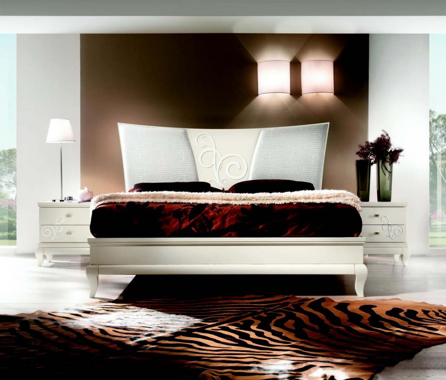 Bed in leather and lacquer shades of ivory and pearl Mir?, Arve Style