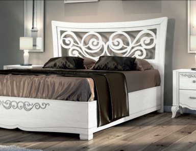 Bed with carved headboard in white lacquer with silver Chantal, Arve Style