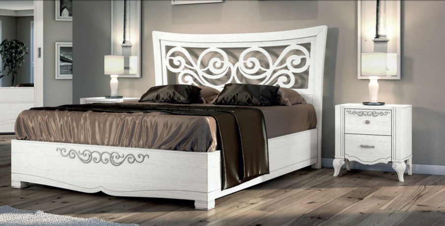 Bed with carved headboard in white lacquer with silver Chantal, Arve Style