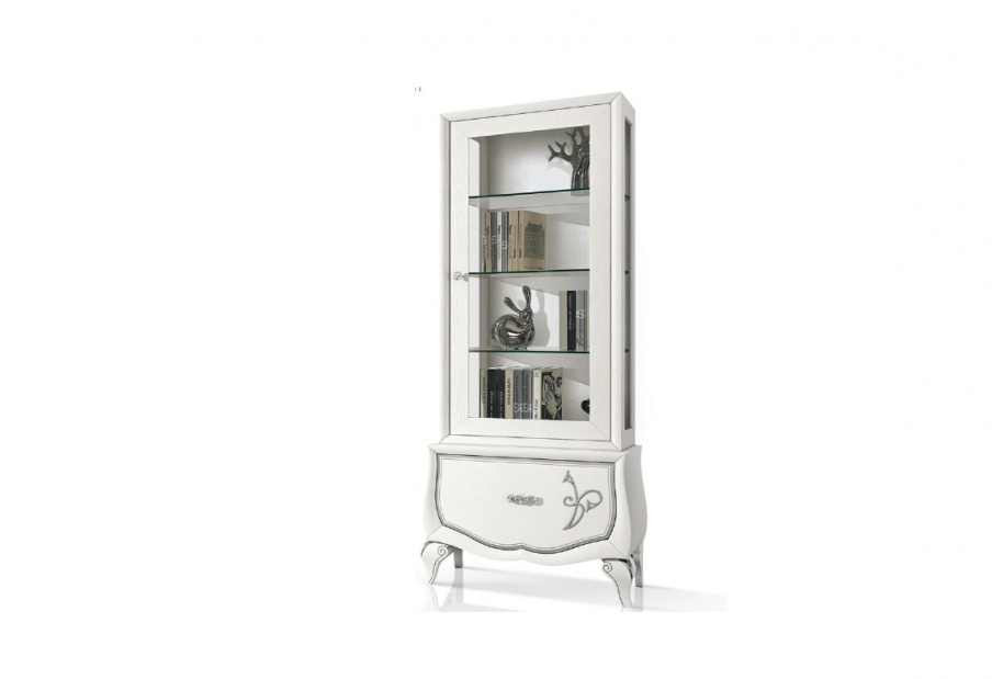 Showcase white lacquered with flower ornament Chantal, Arve Style