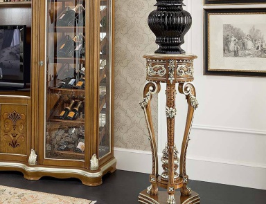 Stand for a vase, Modenese Gastone