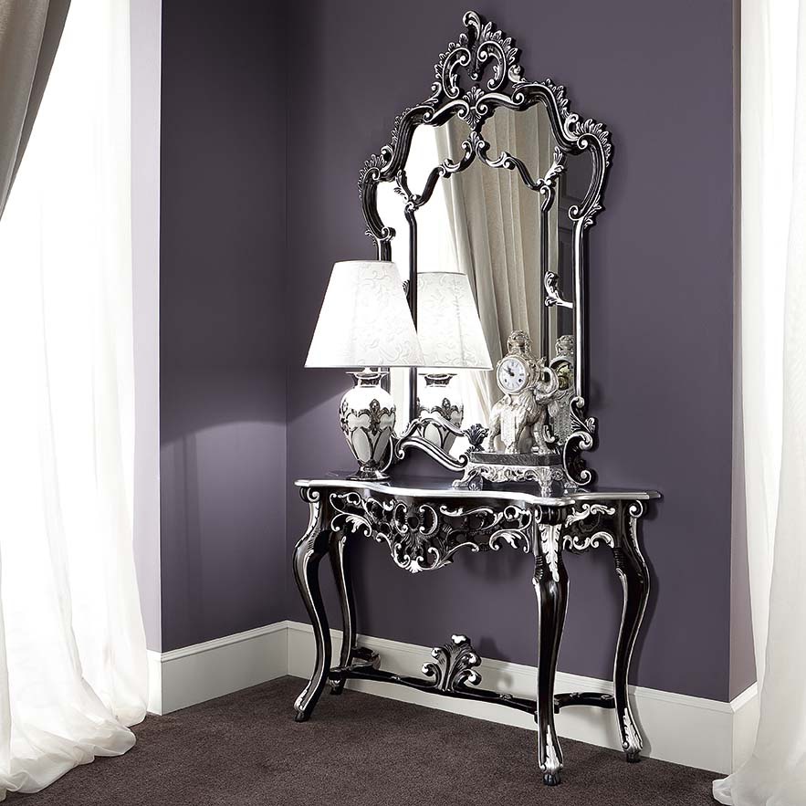 The console is made of solid wood Bella Vita Modenese Gastone