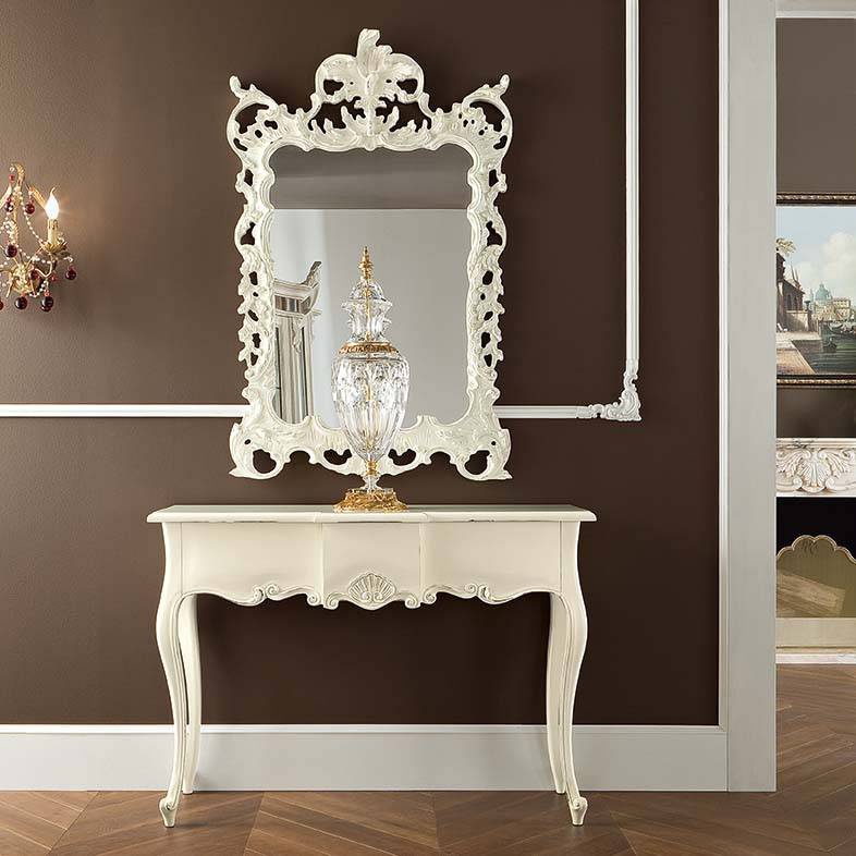The console is made of solid wood Bella Vita Modenese Gastone