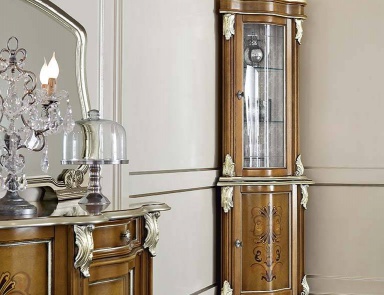 Showcase with glass facade of Bella Vita Modenese Gastone 