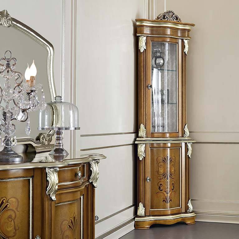 Showcase with glass facade of Bella Vita Modenese Gastone 