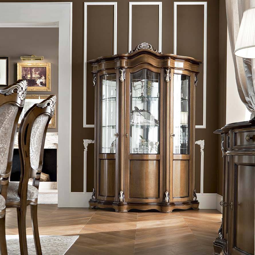 Showcase with glass facade of Bella Vita Modenese Gastone