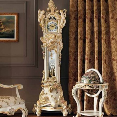 Grandfather clock Villa Venezia
