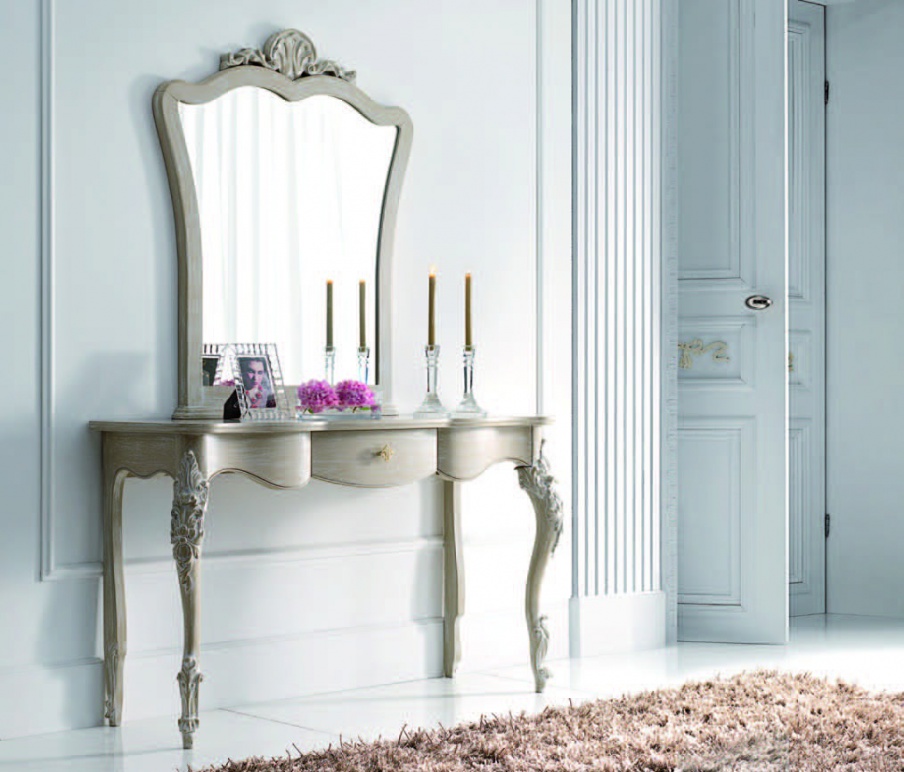 Headsets for hallway in white lacquer with antique effect Venere, Arve Style