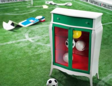 Showcase with glazed facade Offiside, Modenese Gastone