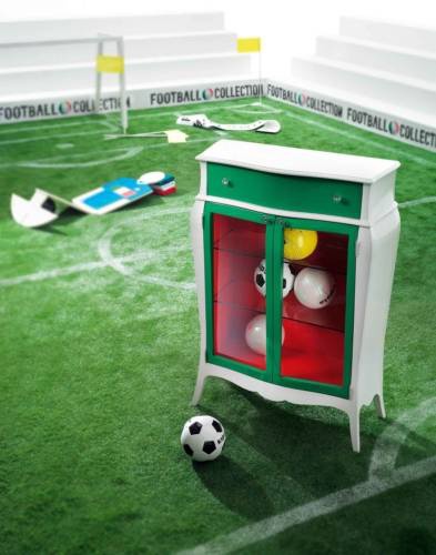 Showcase with glazed facade Offiside, Modenese Gastone