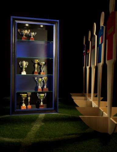 Showcase with a frame made of solid wood Trophy, Modenese Gastone 