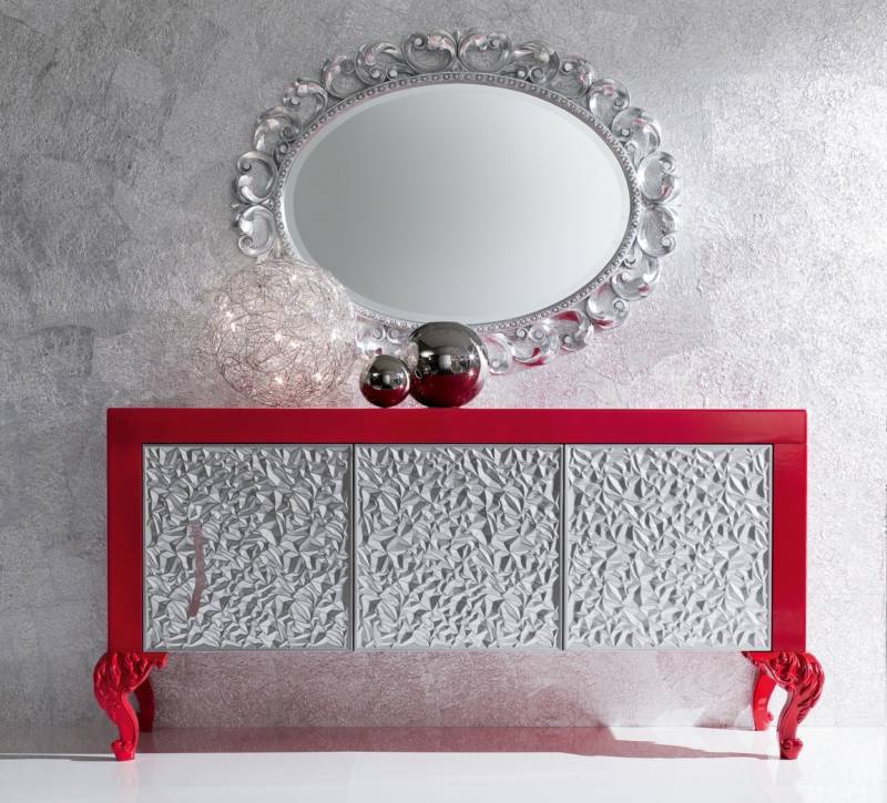 The cupboard body is made of solid wood Minimal Baroque, Modenese Gastone 