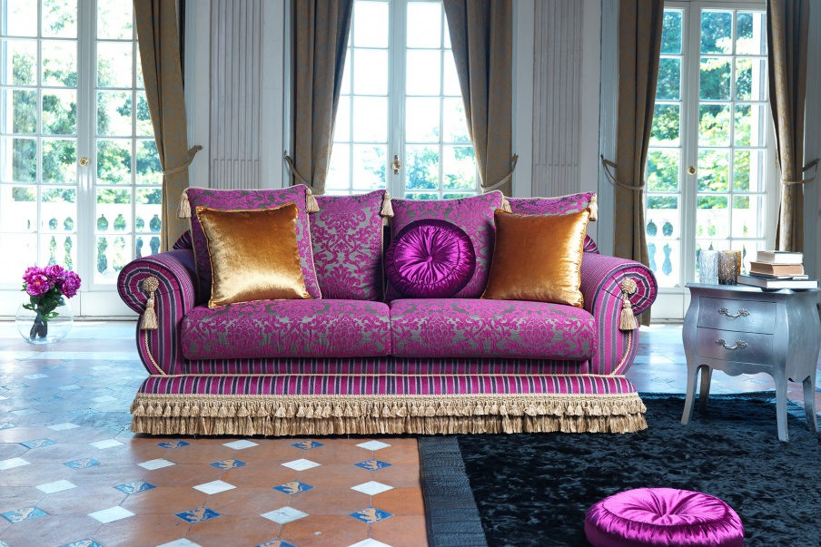 The sofa frame with the hidden Prince, Domingo Salotti