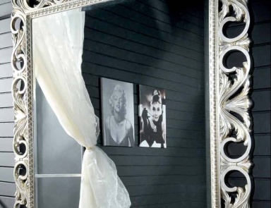 Mirror with carved frame, Mirandola export