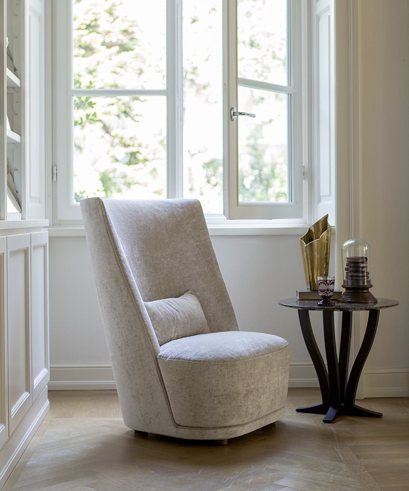 The high-backed chair Vivien, Alberta Salotti