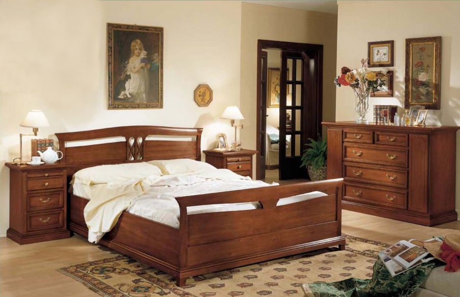 Bedroom (Suite bedroom) with a high headboard, Mirandola Export
