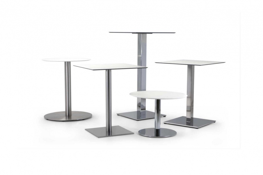 Table on metal base Mokos, Domingo Salotti