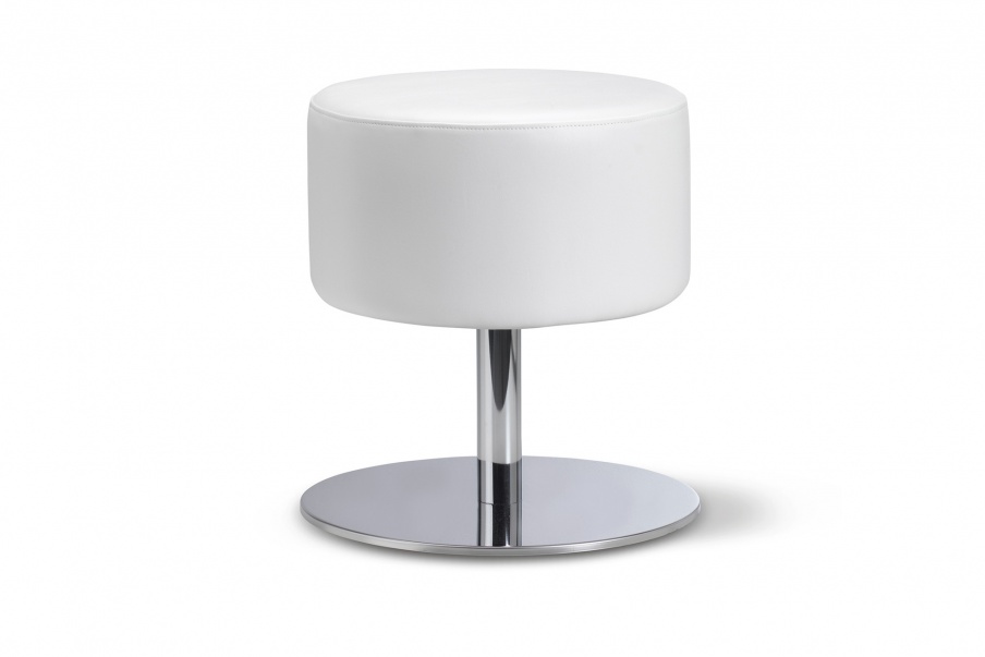 Leather pouf Myr, Domingo Salotti