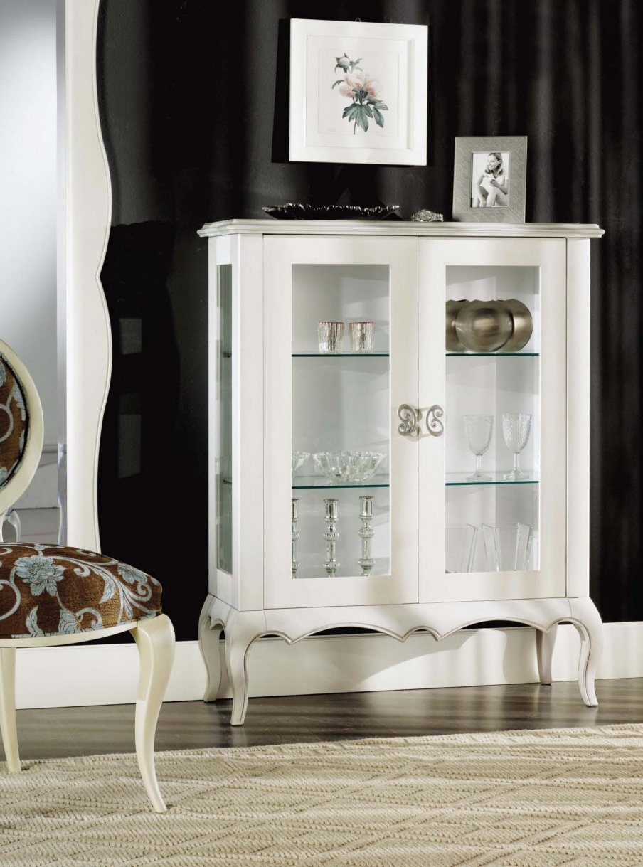 Showcase on bent legs, Mirandola Export