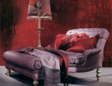 Day bed on turned legs, Elizabeth Provasi