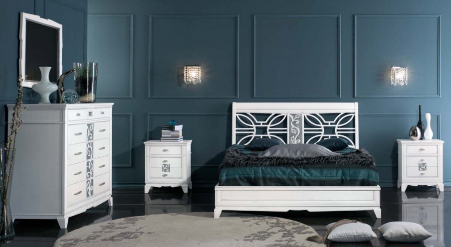 Bedroom (Suite bedroom) with carved headboard, Mirandola Export