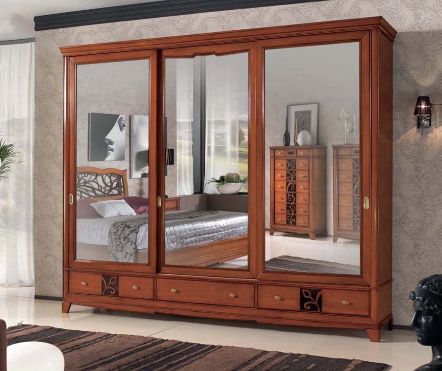 Wardrobe with walnut wood decor, Mirandola Export