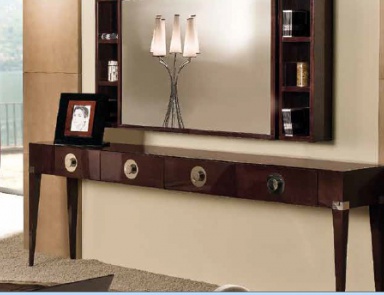 The console on high legs, Tura