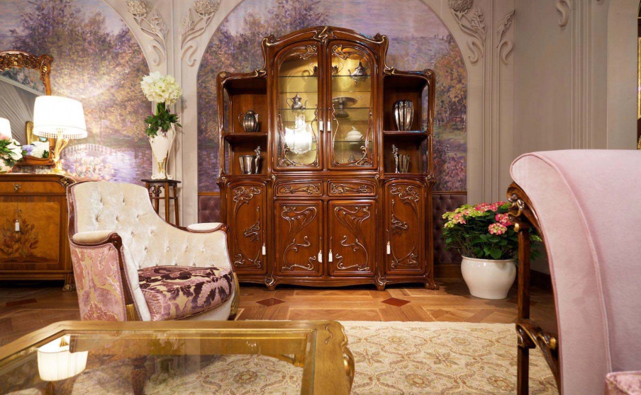 A snack bar with open and closed shelves, Medea