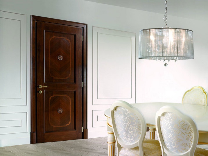 Wing doors in veneer with inlaid Diana, Onlywood