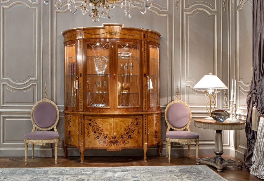 Showcase with hinged doors, Medea