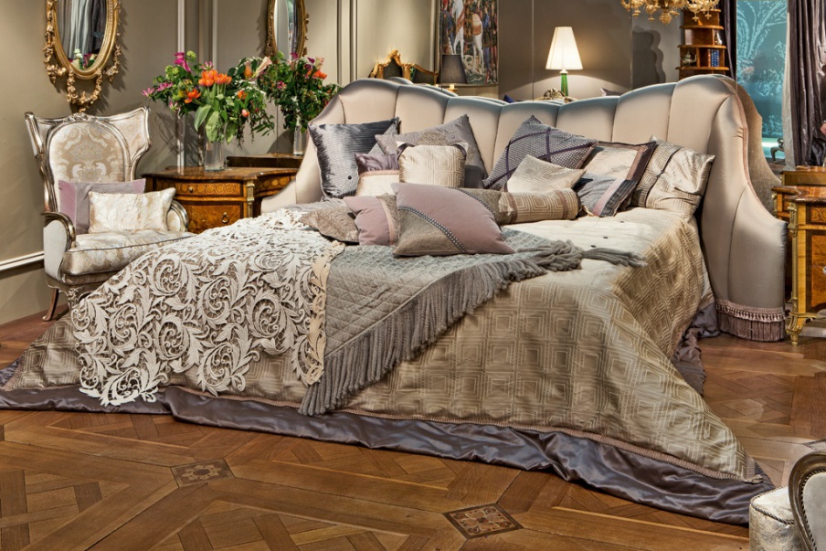 Double bed with headboard, Medea