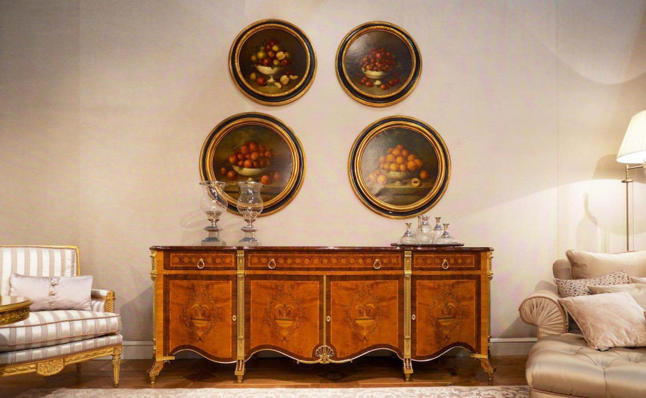 Dresser with shaped legs, Medea