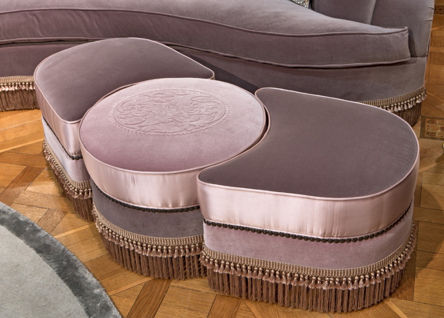 The pouf is round, Medea