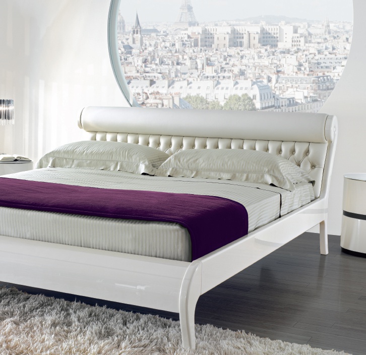 Bed with carved headboard Belle Amour, Reflex Angelo